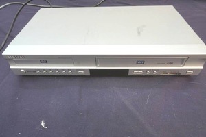 lot 24 image: Samsung DVDVCR player