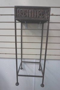 lot 27 image: metal plant stand with rope-like top