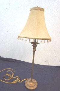 lot 30 image: table lamp with shade