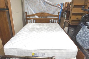 lot 33 image: Queen size bed frame, headboard and Serta Perfect Sleeper mattressbox spring display