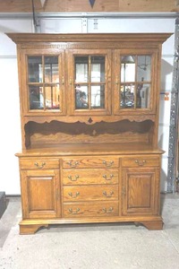 lot 38 image: oak buffet with hutch