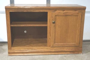 lot 39 image: oak entertainment center