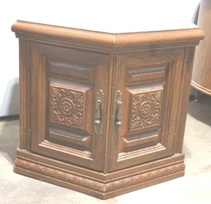 lot 49 image: 6-sided end table with inside storage
