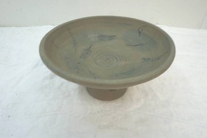 lot 58 image: clay fruit bowl