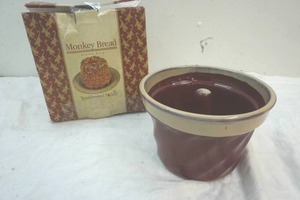lot 63 image: Tumbleweed Pottery monkey bread baking mold