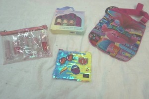 lot 75 image: Trolls tote bag with nail polish, lip gloss, manipedi set