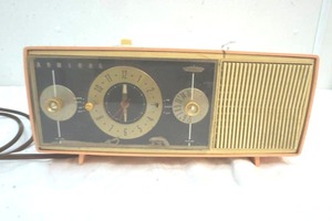 lot 74 image: Admiral radio alarm clock
