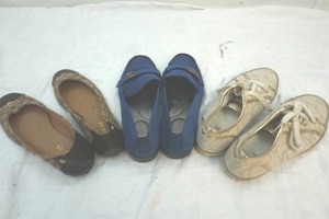lot 78 image: womens Coach and Bandolino shoes