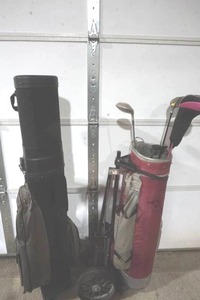 lot 103 image: womens golf clubs, bag caddy and travel case