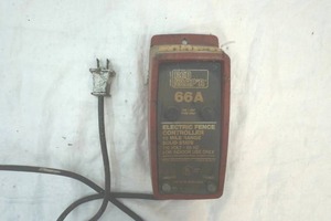 lot 108 image: Red Snapr electric fencer controller