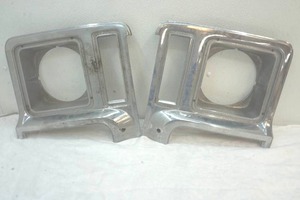 lot 109 image: 1980s Chevrolet light mounts
