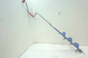 lot 121 image: 5 Strikemaster ice auger