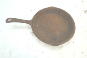 lot 132 image: cast iron frying pan