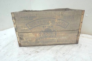 lot 137 image: vintage brewery wood box