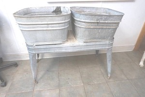lot 146 image: vintage Wheeling galvanized tubs and base