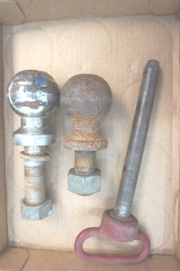lot 181 image: hitch pin and balls
