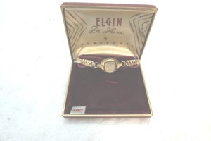 lot 194 image: Elgin womens watch