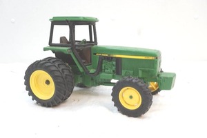 lot 224 image: John Deere tractor 4960 die cast