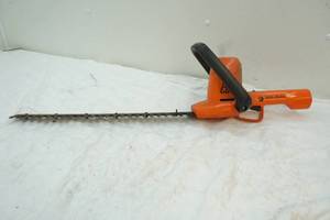 lot 253 image: Black & Decker electric shrub clipper