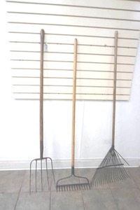 lot 280 image: garden rake, leaf rake and pitchfork