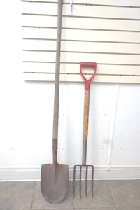 lot 283 image: sand shovel and potato fork