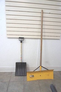 lot 288 image: snow shovels