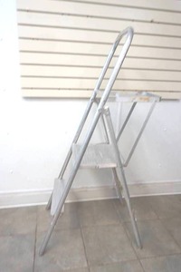 lot 292 image: aluminum step ladder