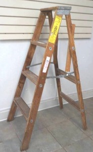 lot 293 image: Keller wood ladder