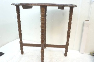 lot 302 image: antique hall table