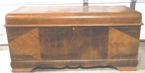 lot 322 image: Lane cedar chest