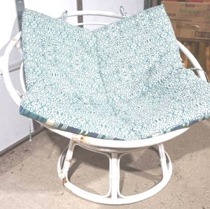 lot 326 image: wicker papasan patio chair with cushion