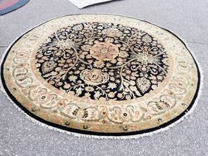 8 Round Heavy Wool Rug