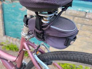 lot 14 image: Diamondback Pink Maravista Bike (hybrid)