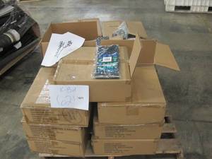 lot 621 image: Over 3,000 NEW Wine Gift Bags from Paper Riot