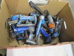 lot 669 image: Lot of USED AS-IS Power Tools - 13 Staplers