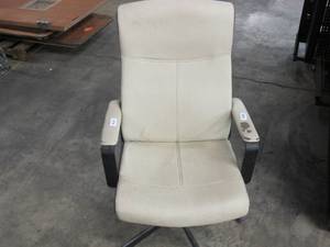 lot 674 image: IKEA Malkolm Office Chair in Ivory