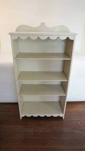 lot 11 image: Vintage bookshelf