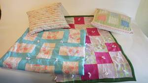 lot 20 image: Linens including two hand-sewnhand-tied baby quilts and two pillows