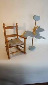 lot 29 image: Childs rocking chair with cushion-  and wood horse decor