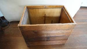 lot 36 image: Vintage handmade wood toy box 26 x 18 x 20 no lid