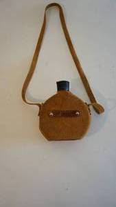 lot 44 image: Vintage toy Davy Crockett canteen