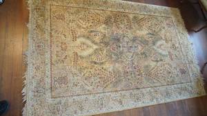 lot 60 image: Vintage square rug  5 x 8