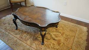 lot 61 image: Beautiful CHINOISERIE GILT-DECORATED BLACK LACQUER COFFEE TABLE