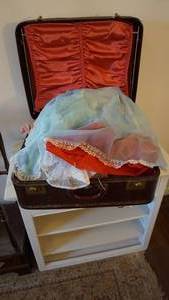 lot 71 image: Vintage suitcase