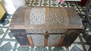 lot 102 image: Antique humpback trunk