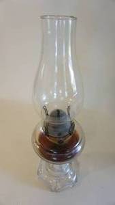 lot 110 image: Circa 1898 Queen heart 18 oil lampmint with some oil