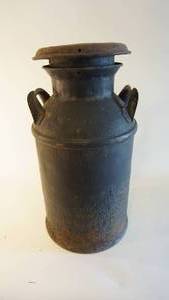 lot 119 image: Cream can with lid 25 inch