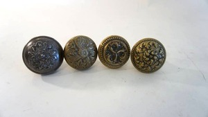 lot 157 image: Lot of 4antique ornate brass door knobs