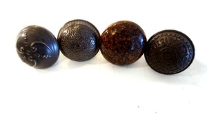 lot 160 image: Lot of 4antique ornate brass door knobs