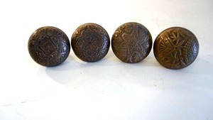 lot 167 image: Lot of 4antique ornate brass door knobs